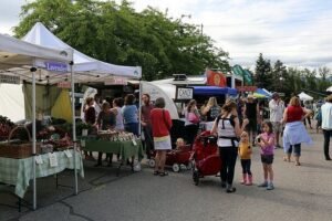 family time at kelowna farmet market